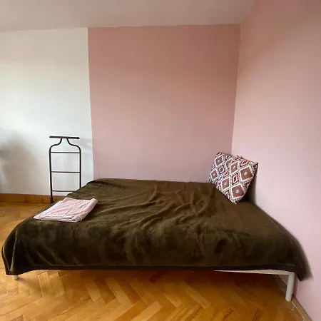 Cozy Next To The Park Apartment *